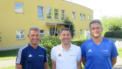 Bild: mr
Sie sind bereit für die neue Saison der Jugendteams der SpVgg SV Weiden: (von links) NLZ-Leiter Klaus Rodler, U15-Trainer Stefan Grünauer und U13-Coach Jürgen Ströll.