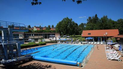 Bild: njn
Im Freibad geht es für diese Saison langsam zu Ende. Doch für heuer sind hervorragende Besucherzahlen zu verzeichnen.