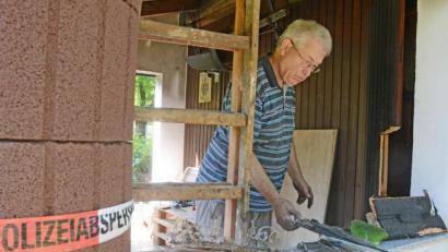 Archivbild: Gabi Schönberger
Erwin Reindl, dessen Gartenhaus der Brandstifter anzündete, schätzt, dass er noch ein bis zwei Monate braucht, um die Schäden zu reparieren. Auf eine Erstattung von der Versicherung kann er inzwischen nicht mehr hoffen.