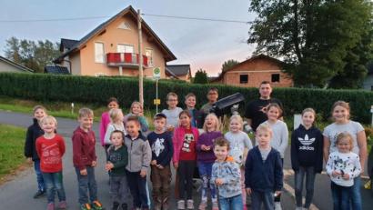 Bild: exb
Ausgezeichnet kam der Ferienprogramm-Beitrag mit Thomas Hellerl von den Musik- und Heimatfreunden Hohenhard-Steinwald an.