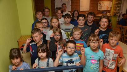 Bild: dob
20 Buben und Mädchen nahmen am Kinderferienprogramm der "Blaupfeil"-Spicker teil. Die ersten drei Sieger nahmen Pokale mit nach Hause.