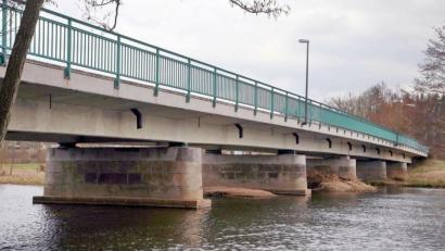 Bild: war
Die Haidenaabbrücke wurde 1956 erbaut. Eine Erneuerung ist zu teuer, deshalb wird sie teilsaniert.
