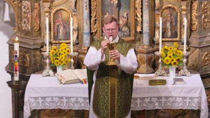 Bild: jzk
In der Filialkirche St. Georg in Oberndorf lud der neue Pfarrer Thomas Kraus die Gläubigen erstmals zur Eucharistiefeier ein.
