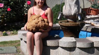 Bild: flt
Die elfjährige Romina aus Plößberg mit ihrem stattlichen Fund.