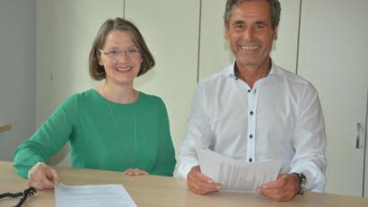 Bild: jr
Leitender Schulamtsdirektor Rudolf Kunz und Schulrätin Martina Puff präsentierten am Freitag im neu sanierten Besprechungsraum am Staatlichen Schulamt die neuesten Zahlen für das am Dienstag beginnende Schuljahr 2019/2020. Insgesamt werden an den Landkreisschulen 3324 Schüler unterrichtet, darunter 603 Erstklässler. Mit der Lehrerausstattung an den Schulen sind beide Verantwortliche sehr zufrieden