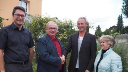 Bild: krb
Zu den zahlreichen Gratulanten beim 60. Geburtstag von Josef Arnold (zweiter von rechts) gehören auch Armin Aichinger (von links), Heinrich Maier (zweiter von links) und Gabi Fröhlich (rechts).