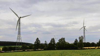 Bild: rw
Bei Wildenreuth (bei Erbendorf) stehen bereits drei Windkraftanlagen.