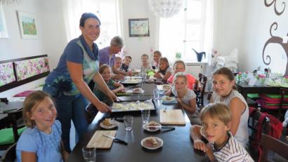 Bild: jzk
Viel gelernt haben die Kinder beim Koch- und Backkurs mit Tanja Franz.