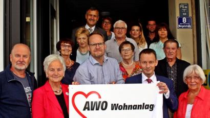 Bild: R. Kreuzer
Zum 100-jährigen Jubiläum der Arbeiterwohlfahrt bekommt die Wohnanlage in der Weigelstraße einen neuen Namen.