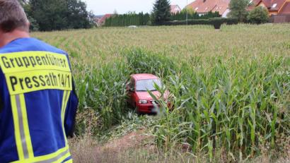 Bild: jma
Der Suzuki rutscht nach einer Schleuderfahrt in ein Maisfeld.