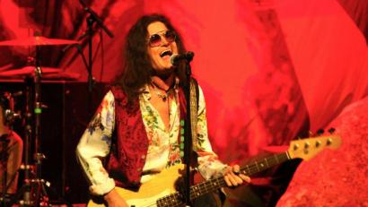 Bild: Holger Stiegler
Mit Glenn Hughes stand ein ehemaliger Bassist und Sänger der Band „Deep Purple“ auf der Luisenburg-Bühne: Er ließ viele Klassiker der Rock-Formation aufleben.