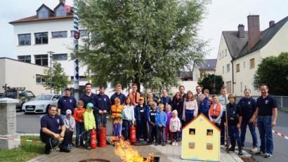 Bild: du
Ein gelungener Abschluss der Ferienaktionen in der Gemeinde war am Samstag für 20 Kinder ein spannender "Nachmittag bei der Feuerwehr".