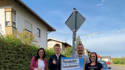 Bild: exb
Auf dem Bild von links: Bürgermeisterkandidatin Margit Bayer, JU-Ortsvorsitzender Maximilian Kastner, Schriftführer Mario Rabenbauer und Beisitzerin Johanna Heider.