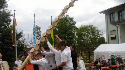 Bild: gis
Kirwabaum wurde traditionsgemäß mit Muskelkraft gestemmt.