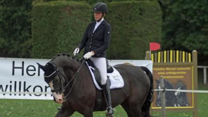 Bild: otr
Laura Wenzl vertrat beim Turnier die Farben der gastgebenden Reitsportgemeinschaft Weiden.
