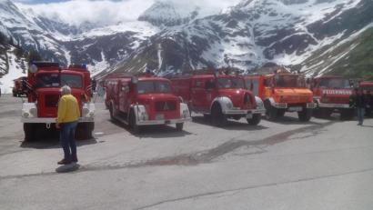 Bild: wrt
Schön anzusehen und auch noch genügend Ausdauer und Power unter der Motorhaube: die zwei Fahrzeuge liin der Mitte gehören zum Historischen Fuhrpark und sind zur Kirwa bei der Ausstellung am Stadtplatz zu sehen.