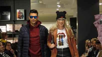 Bild: ubb
Trendige Mode für Jung und Alt, präsentiert von Profimodels: Das gefiel dem vor allem aus Frauen bestehenden Publikum bei zwei Modenschauen im Modehaus Zeitler.