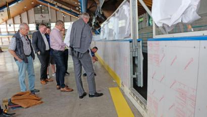 Bild: Thomas Graml, Stadt Amberg
Besichtigung der Amberger Eishalle.