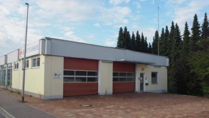 Bild: bl
Die frühere Rettungswache steht in Nabburg genau auf der Hochwasserlinie. Das Wasserwirtschaftsamt hat deshalb von seinem Vorkaufsrecht Gebrauch gemacht und das Gebäude erworben. Wenn es im Plan für Hochwasserschutz stört, wird es abgerissen.