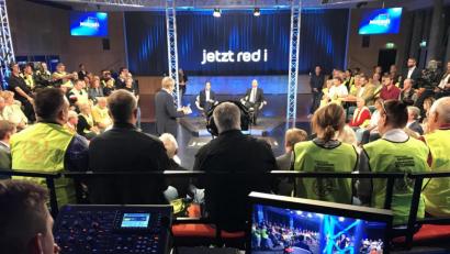 Bild: Gabi Schönberger
Zu Gast in Neustadt: BR-Kultsendung „Jetzt red i“ mit Wirtschaftsminister Hubert Aiwanger und FDP-Fraktionschef Martin Hagen in der Arena.