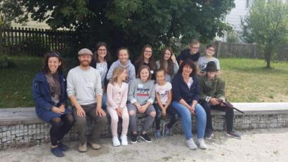 Bild: ld
Für einen Workshop zum "Filmen mit dem Handy" hatte sich die Theatergruppe einen Fachmann geholt: Tilmann Reuter (Zweiter von links)