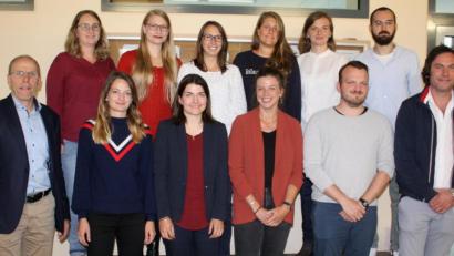 Bild: lg
Einen guten Start am Ortenburg-Gymnasium wünschte Schulleiter Ludwig Pfeiffer (links) den neuen Lehrkräften.