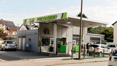 Bild: Clemens Hösamer
Die freie Tankstelle "Feldmeier" an der Regensburger Straße in Schwandorf wurde am Dienstag falsch beliefert. Deshalb wurde Benzin statt Diesel verkauft und umgekehrt.