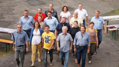 Bild: Ida Petioka/exb
Symbolbild für die Heimatunternehmen des Landkreises. Unter dem Motto „Dou gaid wos“, stellen sich am 15. September 15 von ihnen auf dem Gelände der Straußenfarm von Matthias und Kerstin Frank am Mitterhof vor.