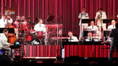 Bild: Gerhard Götz
Zweieinhalb Stunden Show vom Allerfeinsten: Die Big Band der Bundeswehr, ansonsten nur in größeren Städten zu sehen, gab ein Konzert in Högling (Kreis Schwandorf).