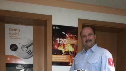 Bild: exb
Fachbereichsleiter Thomas Mathes ist im Kreisfeuerwehrverband im Landkreis Neustadt/WN viel unterwegs zum Thema Rauchwarnmelder.