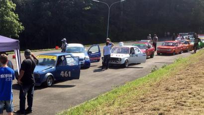 Bild: kzr
Insgesamt 98 Teilnehmer gingen beim zweiten AvD-Slalom auf dem Buchbinder-Gelände an den Start.