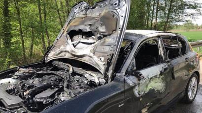 Bild: Jürgen Masching
Der BMW-Händler hat eine solche Situation noch nicht erlebt. Der Kunde wohl auch nicht. Zweimal kauft er einen 1er – zweimal brennt er aus, zuletzt auf der A 93 bei Schwandorf. Der Fall beschäftigt jetzt die Justiz Amberg.