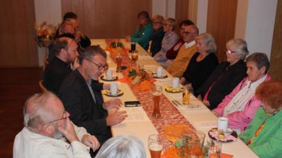 Bild: kro
Der Brief des Papstes an das pilgernde Volk in Deutschland war die Grundlage einer Gesprächsrunde im Jugendheim.