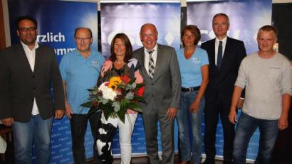 Bild: Thomas Pronath
Bürgermeister Roland Strehl (Mitte) freut sich über die einstimmige Nominierung zum Bürgermeisterkandidaten für die Kommunalwahl 2020. Mit dabei waren (von links) der CSU-Ortsvorsitzende Stefan Roggenhofer, 3. Bürgermeister Hubert Blödt, Ehefrau Gabi Strehl, 2. Bürgermeisterin Birgit Singer-Grimm und der Fraktionssprecher der CSU, Markus Graf.