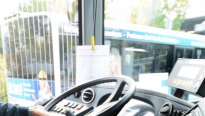 Bild: Gabi Schönberger
Die Tarife für den Stadtlinienverkehr werden zum 1. Januar 2020 etwas teurer, gelten aber immer noch als günstig. Vor allem die Jahrestickets kosten am Tag weniger als einen Euro.
