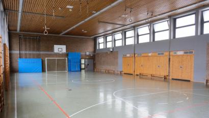 Bild: do
Die Grafenwöhrer Schulturnhalle bekommt einen neuen Bodenbelag. Damit verbunden ist auch der Einbau einer Fußbodenheizung.