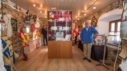 Bild: dtr
Auf nur 30 Quadratmetern erlebt der Besucher dieses Museums die Geschichte der Marktredwitzer Faschingskultur. Mit jeder Menge Detailwissen kann Jörg Auer aufwarten.