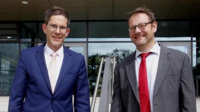 Bild: Hirsch
Die neue Doppelspitze der FOSBOS: Dr. Michael Völkl (rechts) ist neuer Schulleiter, Dr. Christian Huber (links) sein Stellvertreter.