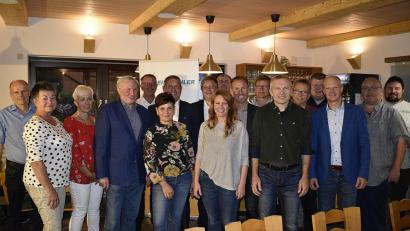 Bild: sck
Die Stadtratskandidaten der Freien Wähler/Aufschwung Auerbach nach ihrer Nominierung.