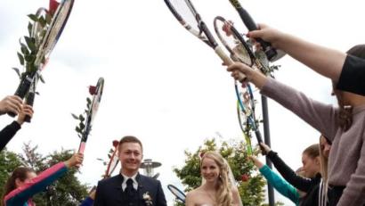 Bild: ak
Für Michael und Larissa Sollfrank bildeten die Sportkameraden ein Spalier.