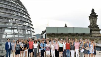 Bild: exb/Volker Schneider
Bei ihrem Besuch in Berlin stand auch ein Besuch des Reichstages auf dem Programm.