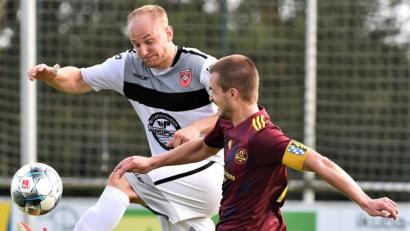 Bild: Büttner, Gerhard
Gegen den ASV Neumarkt holte die Truppe um Kapitän Johannes Renner (vorne) den ersten Heimsieg. Auch gegen Mitaufsteiger Woffenbach will die SV Grafenwöhr als Sieger vom Platz gehen.