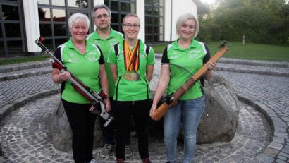 Bild: wro
Die Familie Hößl - Carola, Günther, Sabrina und Christina (von links) – reist erfolgreich von den Deutschen Meisterschaften nach Hause zurück.