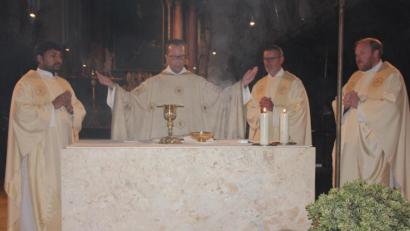 Bild: kro
Sie feierten den Festgottesdienst, von links Pater John, Pfarrer Thomas Helm, Stadtpfarrer Dr. Thomas Vogl und Kaplan Markus Hochheimer.
