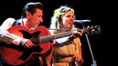 Bild: stg
Tom Parsons und Miss Rhythm Sophie schlüpften in die Rollen von Johnny Cash und June Carter in der Msuical-Biographie "The Johnny Cash Show", die am Freitagabend in der Max-Reger-Halle gefeiert wurde.