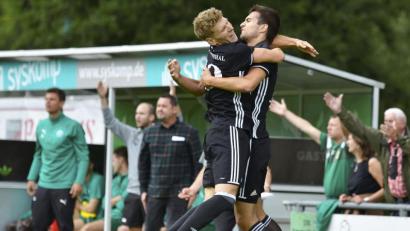 Archivbild: Hubert Ziegler
Patrick Pfahler (links) und Christian Schrödl machten mit ihren Treffern den Sieg der DJK Ammerthal beim ATSV Erlangen perfekt.