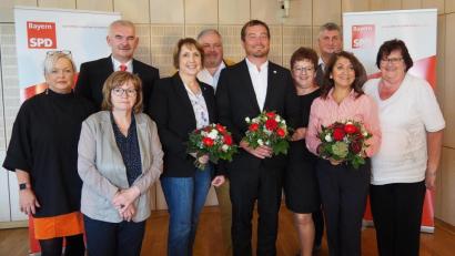 Bild: Bühner
Der wiedergewählte Vorstand des SPD-Unterbezirks Weiden-Neustadt-Tirschenreuth mit Vorsitzendem Uli Grötsch (vorne Dritter von links)