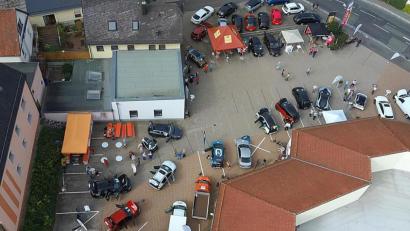 Bild: sck
Im Hof des Autohauses waren zahlreiche Elektro-Fahrzeuge zu bestaunen.