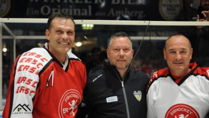 Bild: Brückmann
Das Legendenspiel des ERSC Amberg hat am Samstag alle Erwartungen erfüllt und teilweise sogar übertroffen. Verein und Fans machten ein großes Fest daraus.