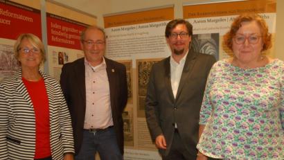 Bild: gib
Der Vorstand der vor einem Jahr gegründeten Deutsch-Israelischen Gesellschaft Regensburg/Oberpfalz: Vorsitzender Thomas Rudner (Zweiter von links), seine Stellvertreter Ilse Danziger (links) und Stefan Christoph sowie Schatzmeisterin Elisabeth Gross.